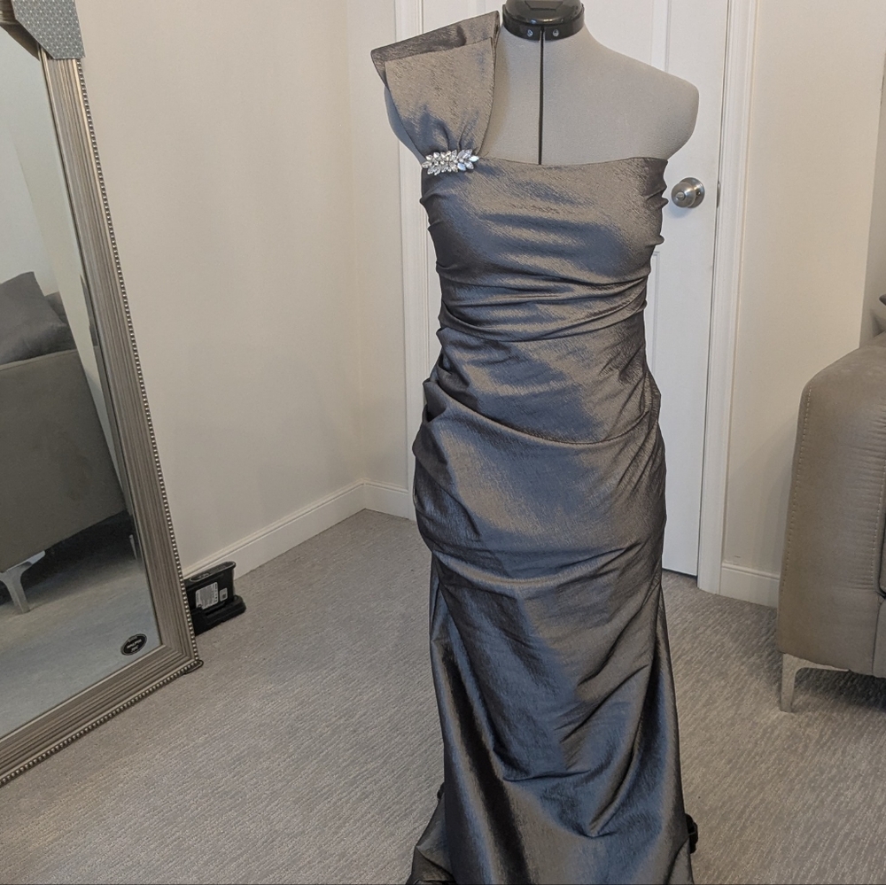 Night Way Collections Metallic Gray One-Shoulder Dress-Sz 8